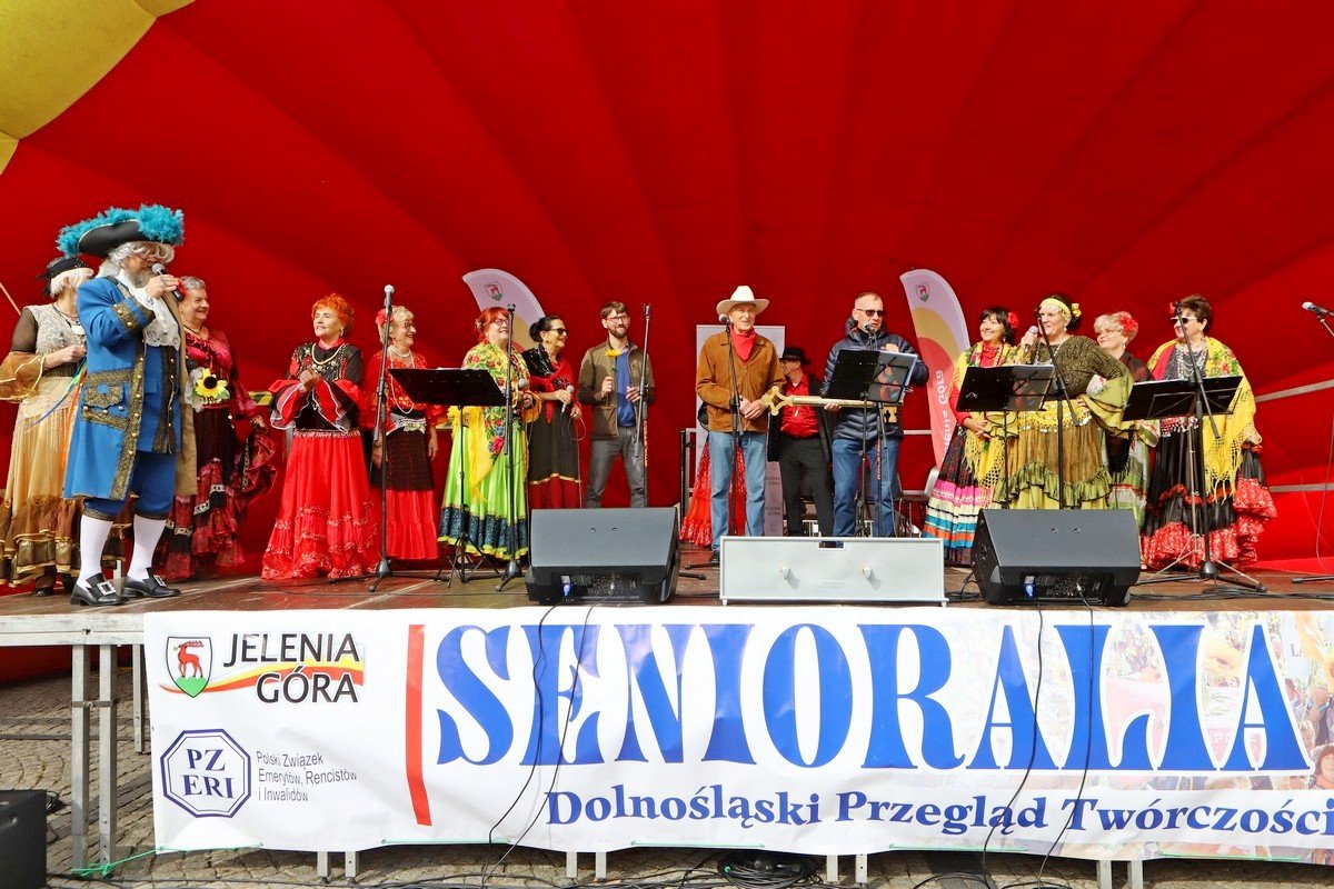 miasto-w-rekach-seniorow-109210