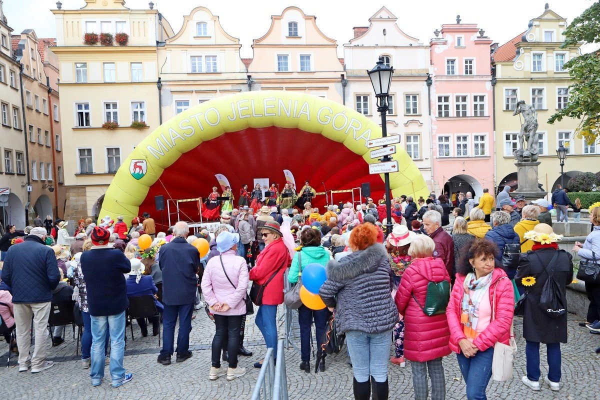 miasto-w-rekach-seniorow-109210