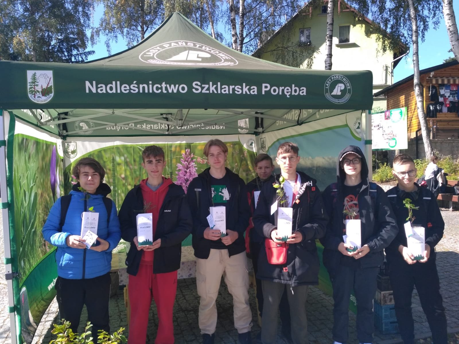 sadzenie-drzew-z-lesnikami-109257