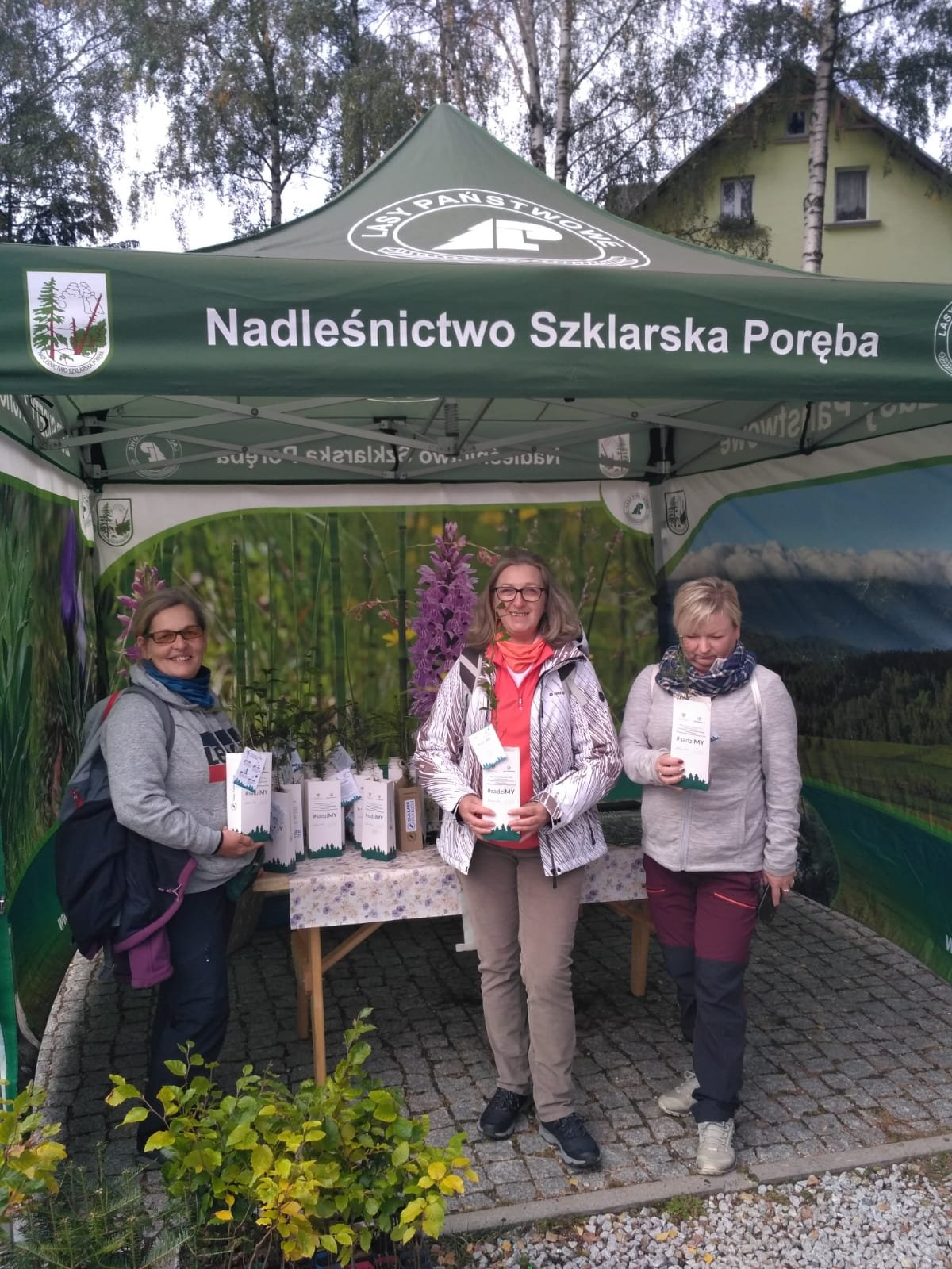 sadzenie-drzew-z-lesnikami-109257