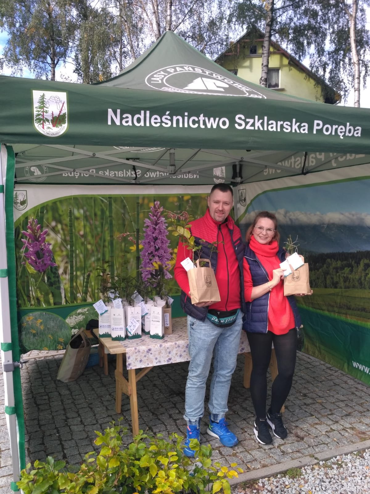 sadzenie-drzew-z-lesnikami-109257