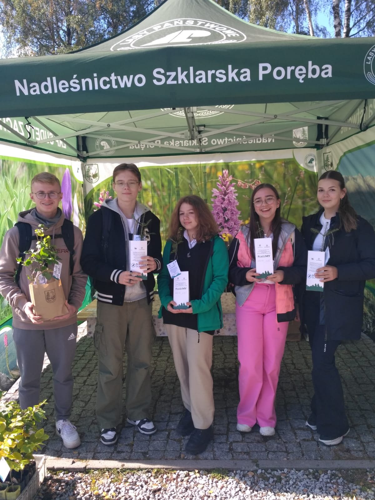 sadzenie-drzew-z-lesnikami-109257