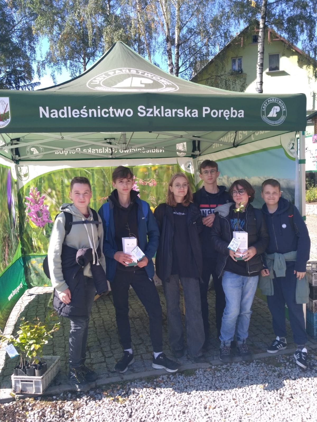 sadzenie-drzew-z-lesnikami-109257