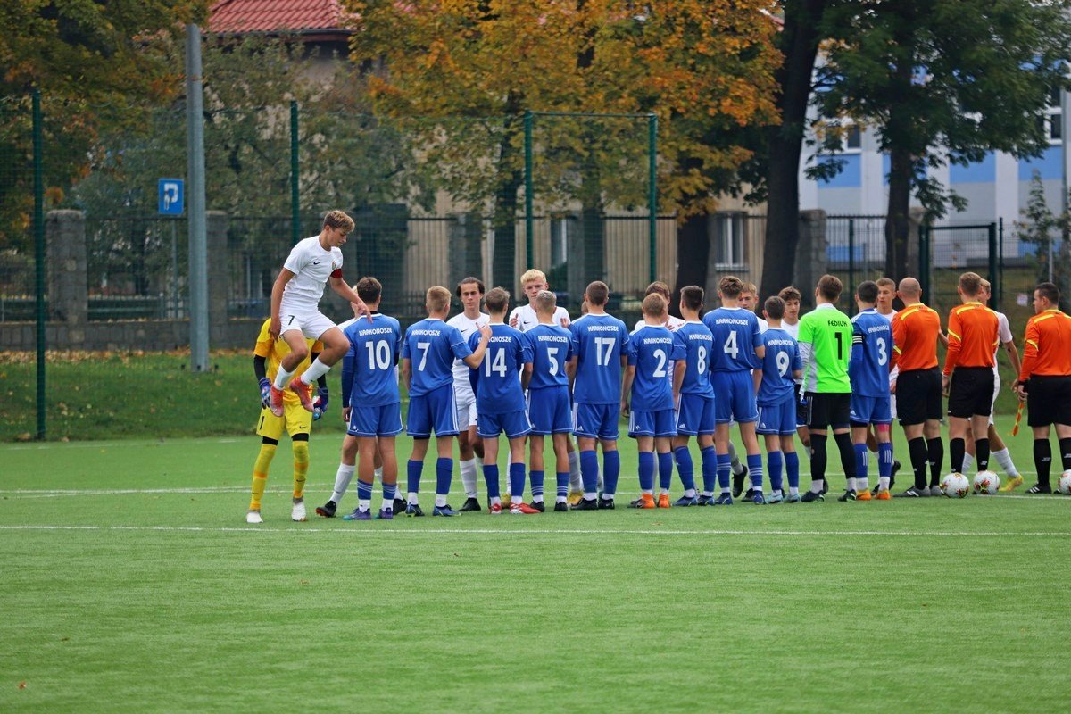 komplet-porazek-juniorow-modszych-109469