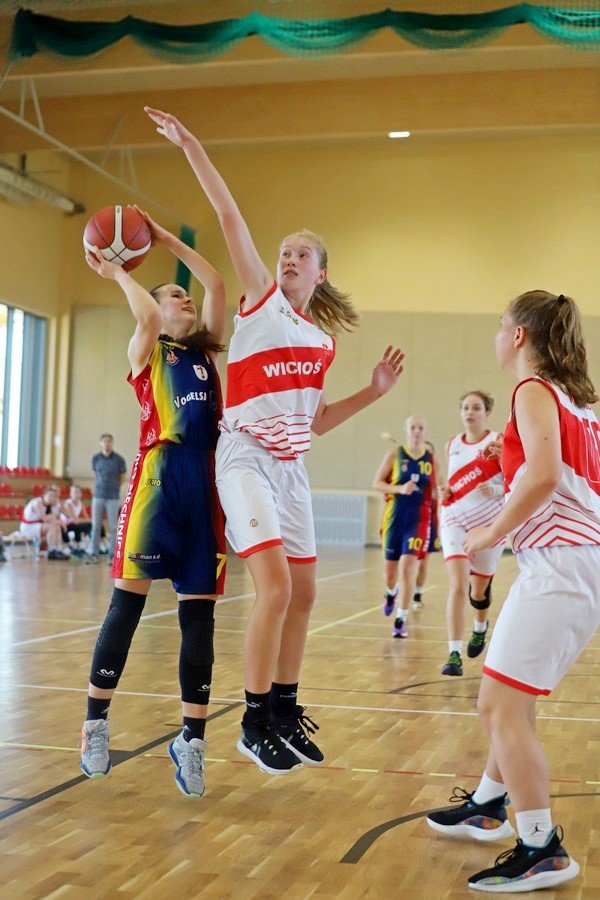 juniorki-wichosia-ulegy-druzynie-z-siechnic-109542