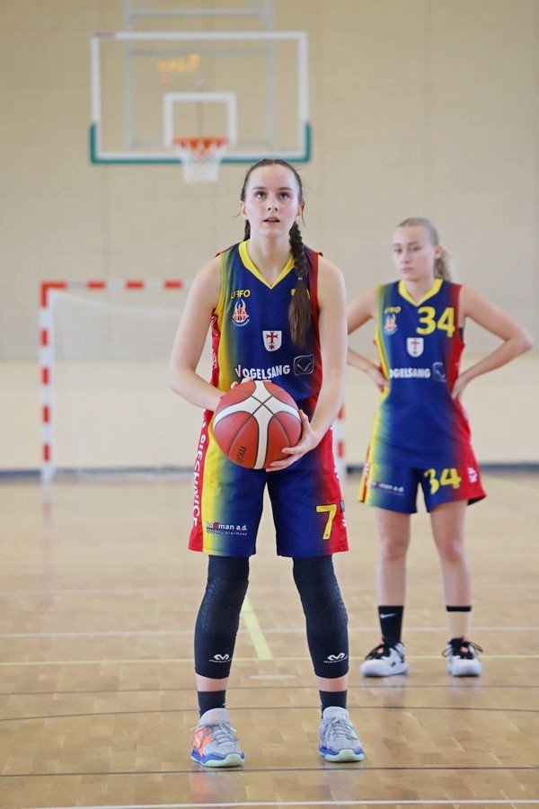 juniorki-wichosia-ulegy-druzynie-z-siechnic-109542