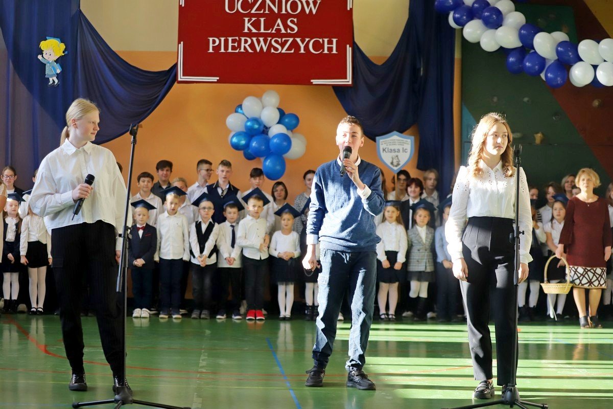 pierwszaki-po-pasowaniu-109626