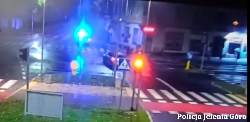 policjanci-pilotowali-do-szpitala-samochod-z-chorym-dzieckiem-109830