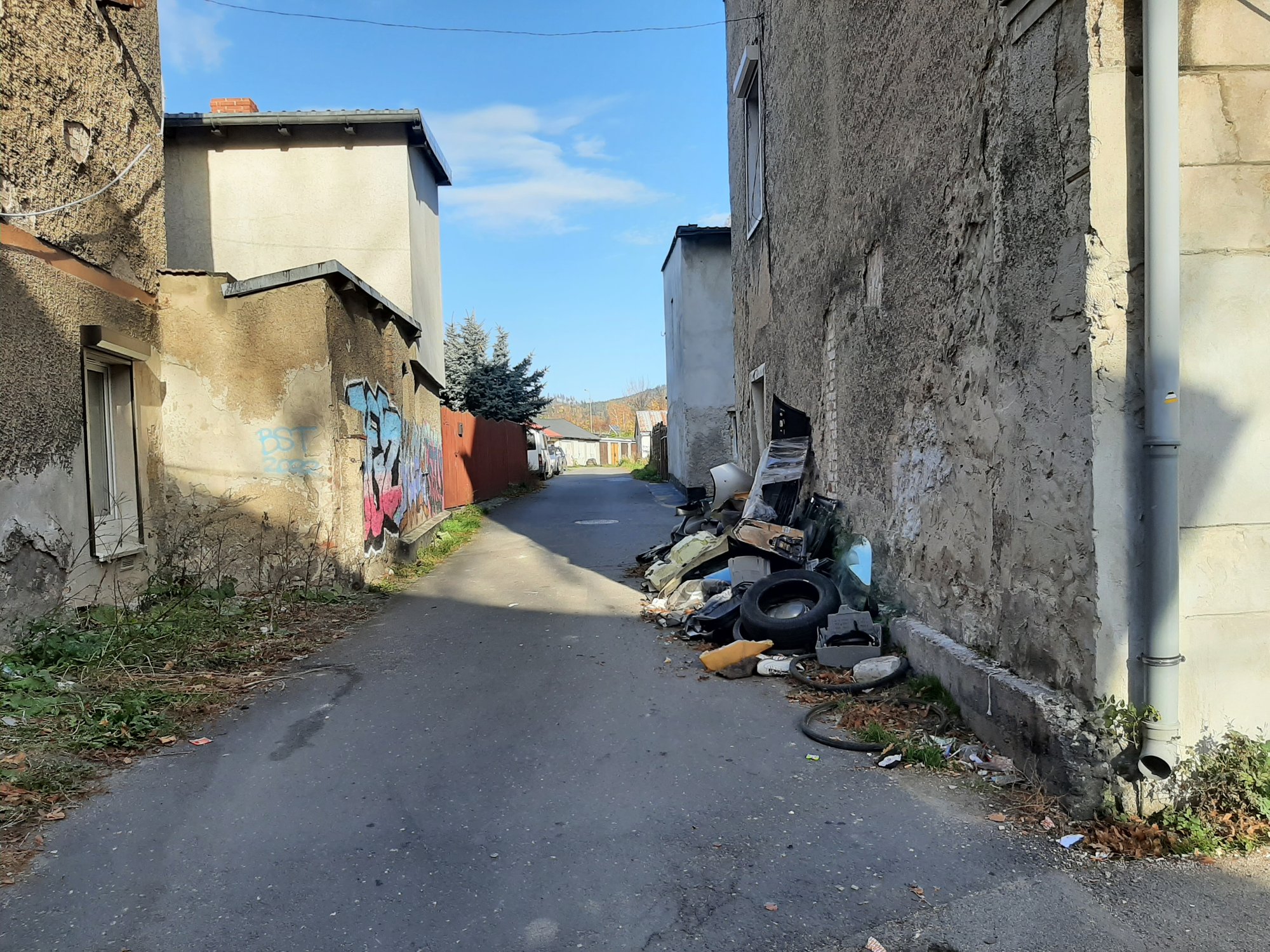 znow-podrzucone-smieci-110095