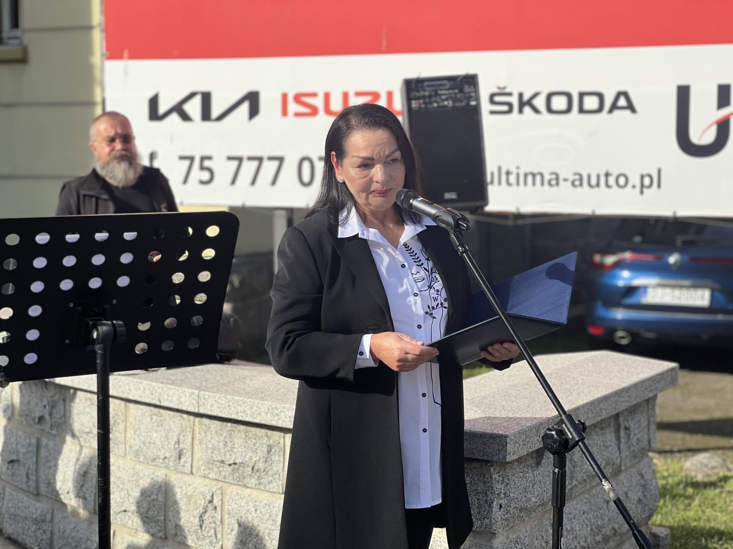 skwer-imienia-aliny-obidniak-ozdobiony-110118