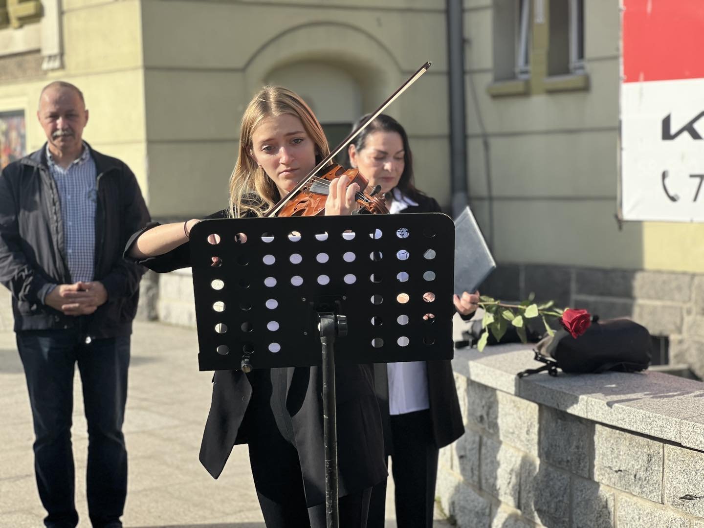 skwer-imienia-aliny-obidniak-ozdobiony-110118