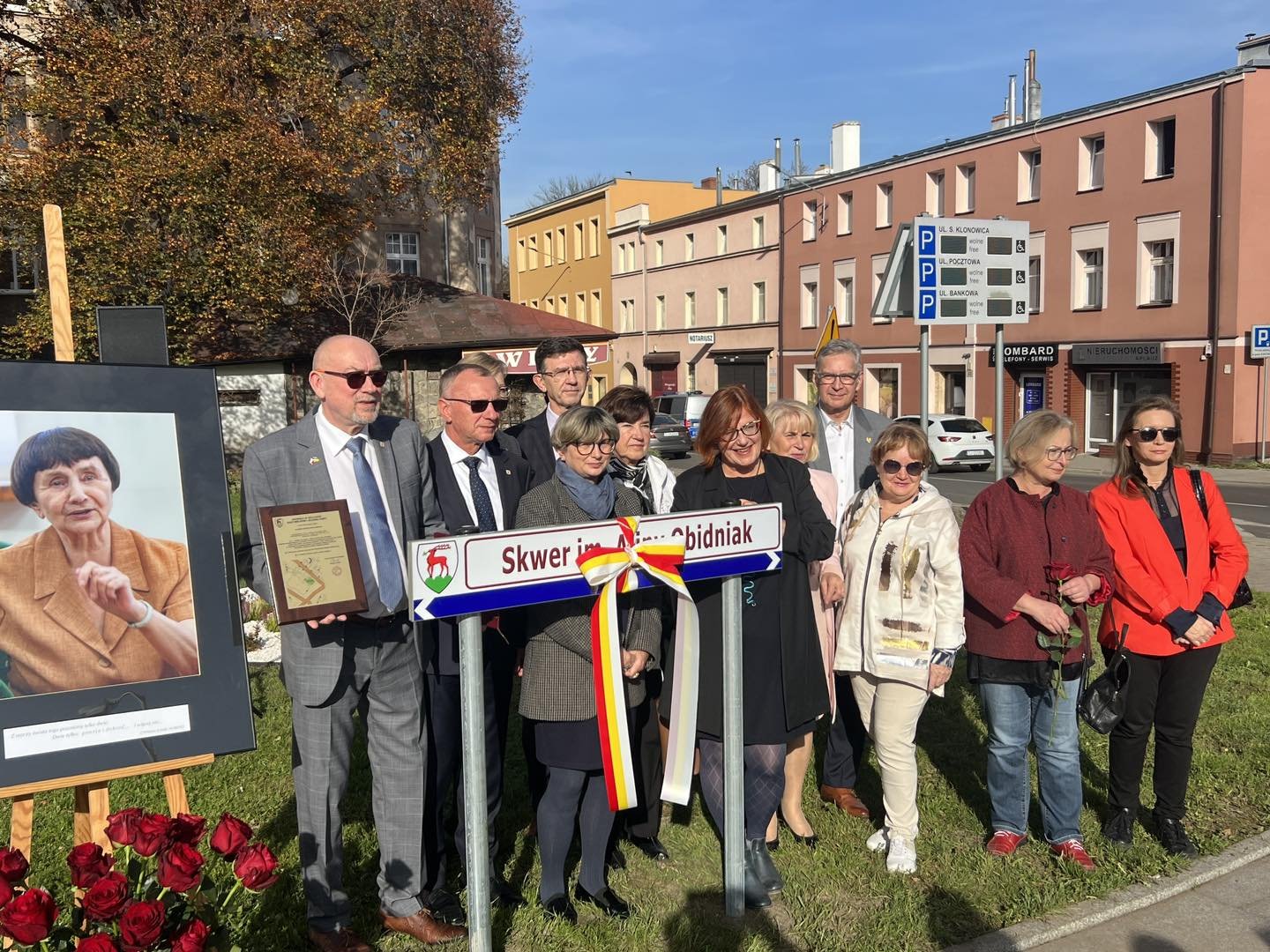 skwer-imienia-aliny-obidniak-ozdobiony-110118