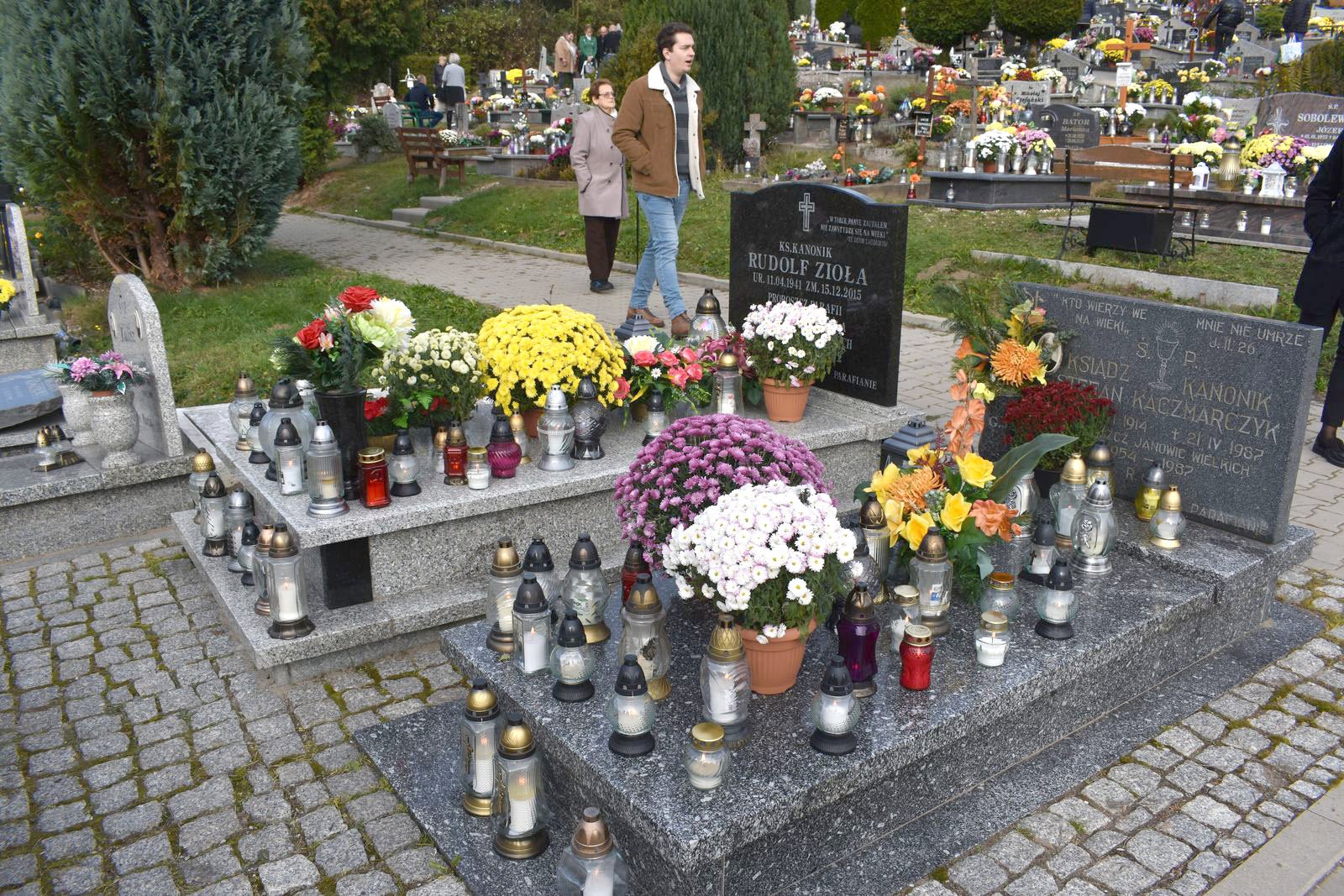 wszystkich-swietych-na-janowickich-cmentarzach-110201