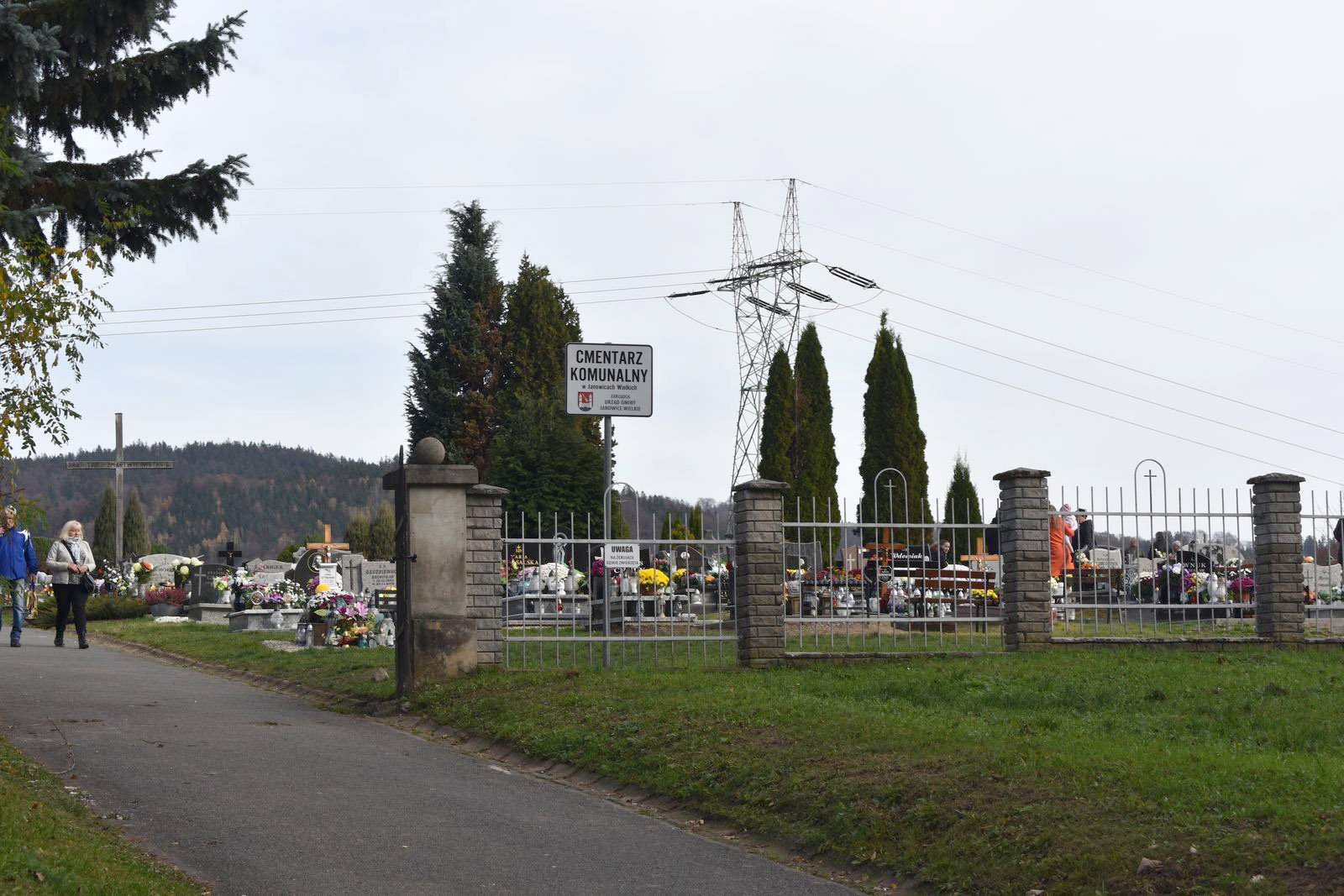 wszystkich-swietych-na-janowickich-cmentarzach-110201