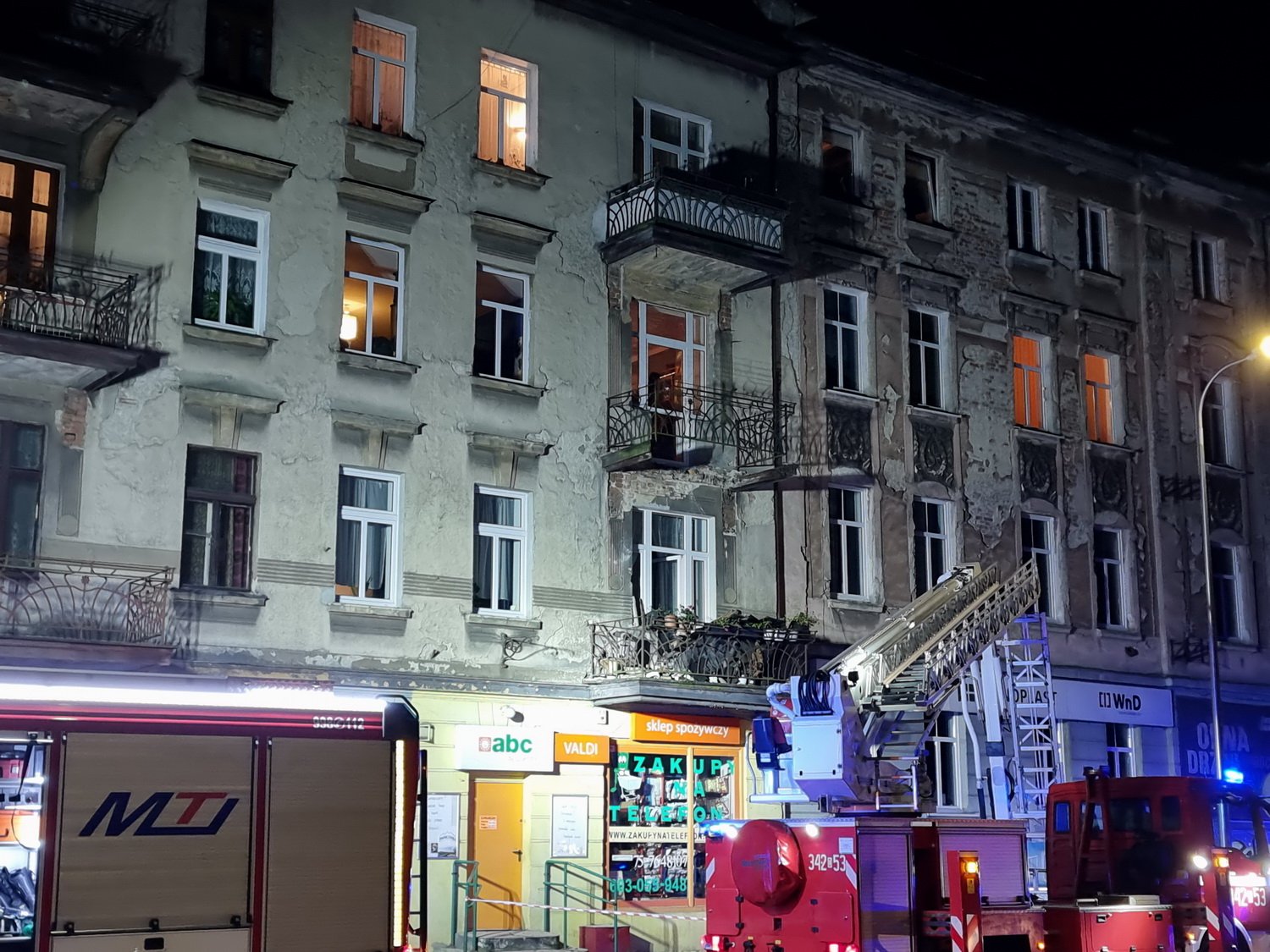 urwa-sie-balkon-sa-ranni-110210