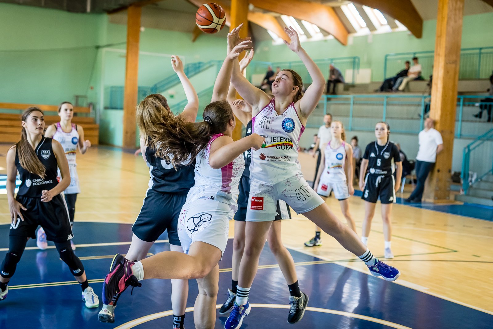 juniorki-spartakusa-pokonay-mks-polkowice-110328