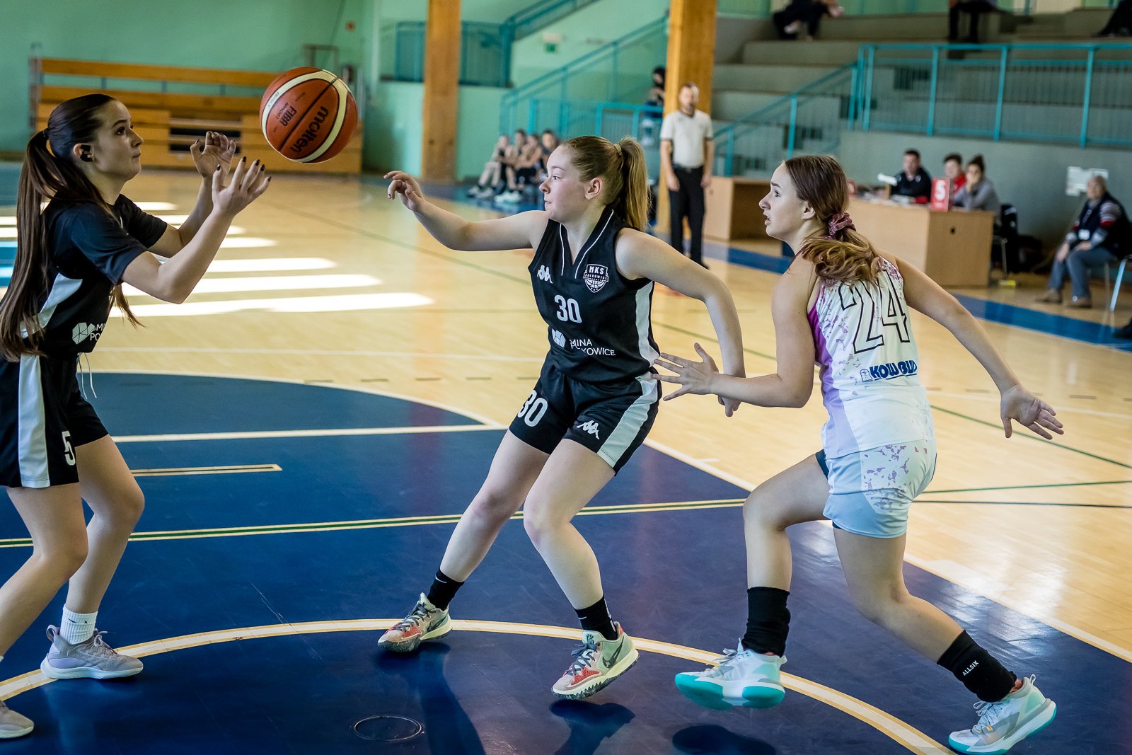 juniorki-spartakusa-pokonay-mks-polkowice-110328