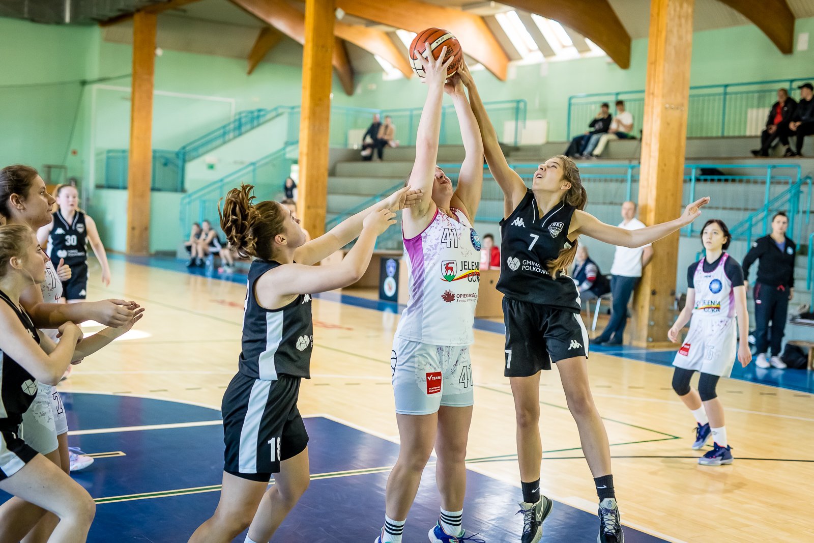 juniorki-spartakusa-pokonay-mks-polkowice-110328