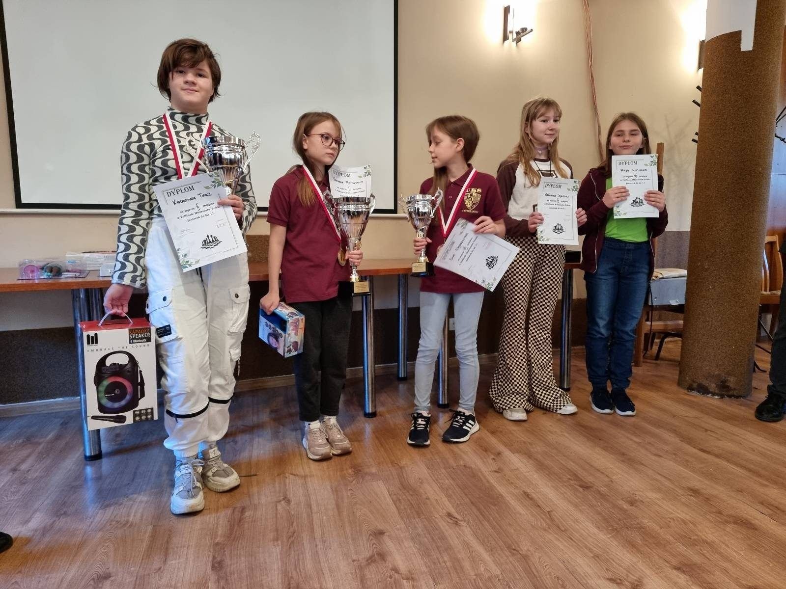 kasia-i-weronika-z-przepustka-na-mp-110484