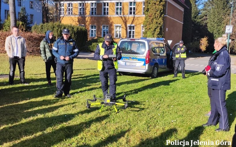 spotkanie-policjantki-i-miejskich-straznikow-ze-studentami-110619
