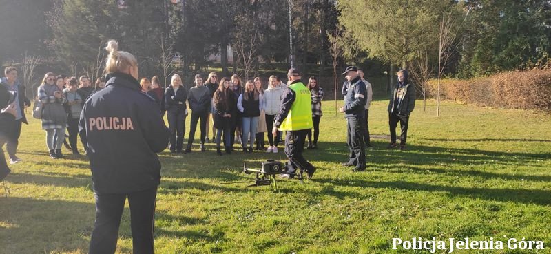 spotkanie-policjantki-i-miejskich-straznikow-ze-studentami-110619