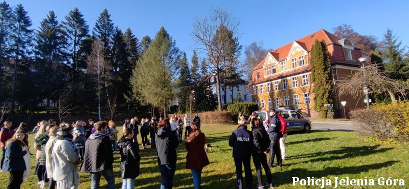 spotkanie-policjantki-i-miejskich-straznikow-ze-studentami-110619
