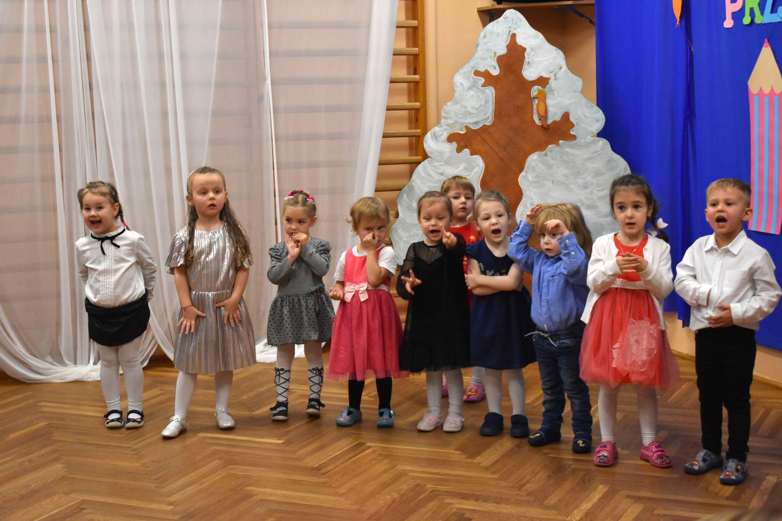pasowanie-przedszkolakow-w-kubusiu-puchatku-110630