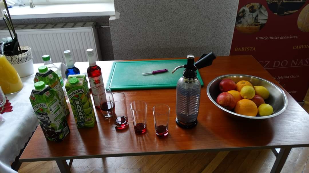 handlowka-otworzya-progi-dla-uczniow-podstawowek-110669