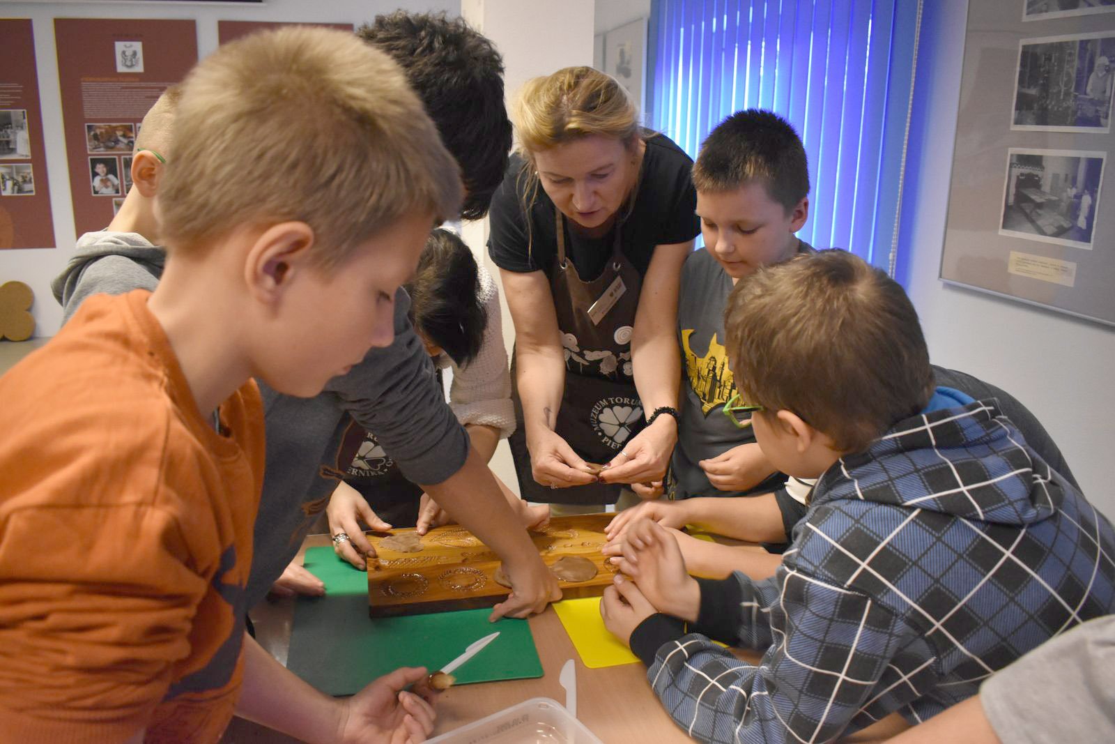 magia-piernikow-warsztaty-w-muzeum-110814