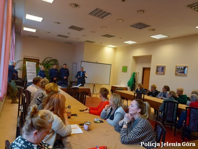 debata-o-bezpieczenstwie-pracownikow-socjalnych-110839