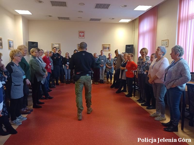 debata-o-bezpieczenstwie-pracownikow-socjalnych-110839