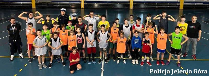 swiec-przykadem-o-znaczeniu-odblaskow-110841