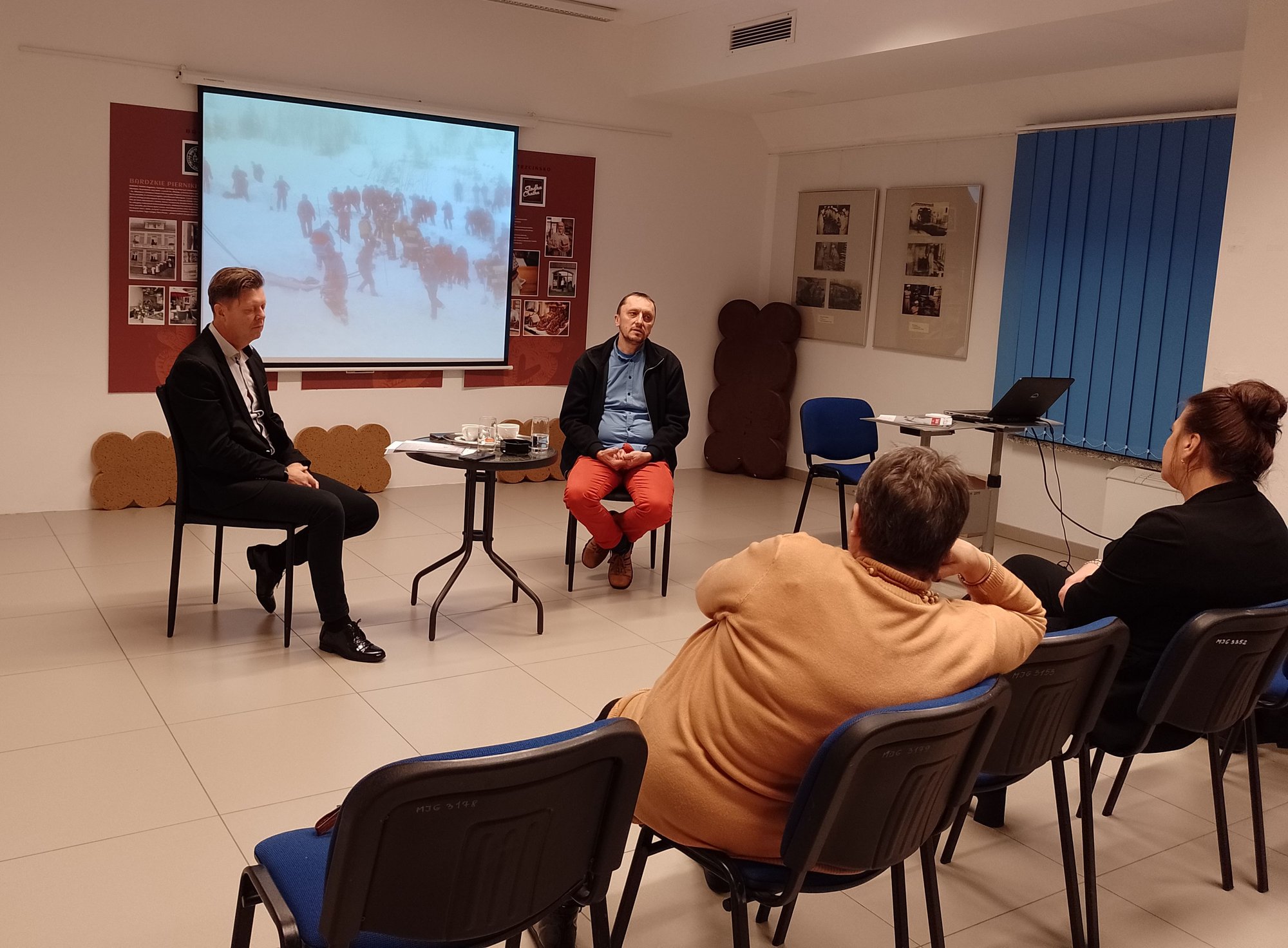 nowy-cykl-spotkan-w-galerii-na-gorze-110886