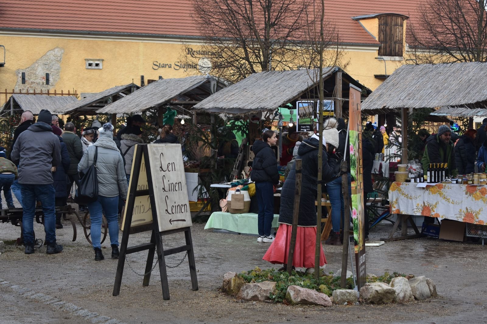 swiateczne-klimaty-na-jarmarku-w-omnicy-111130