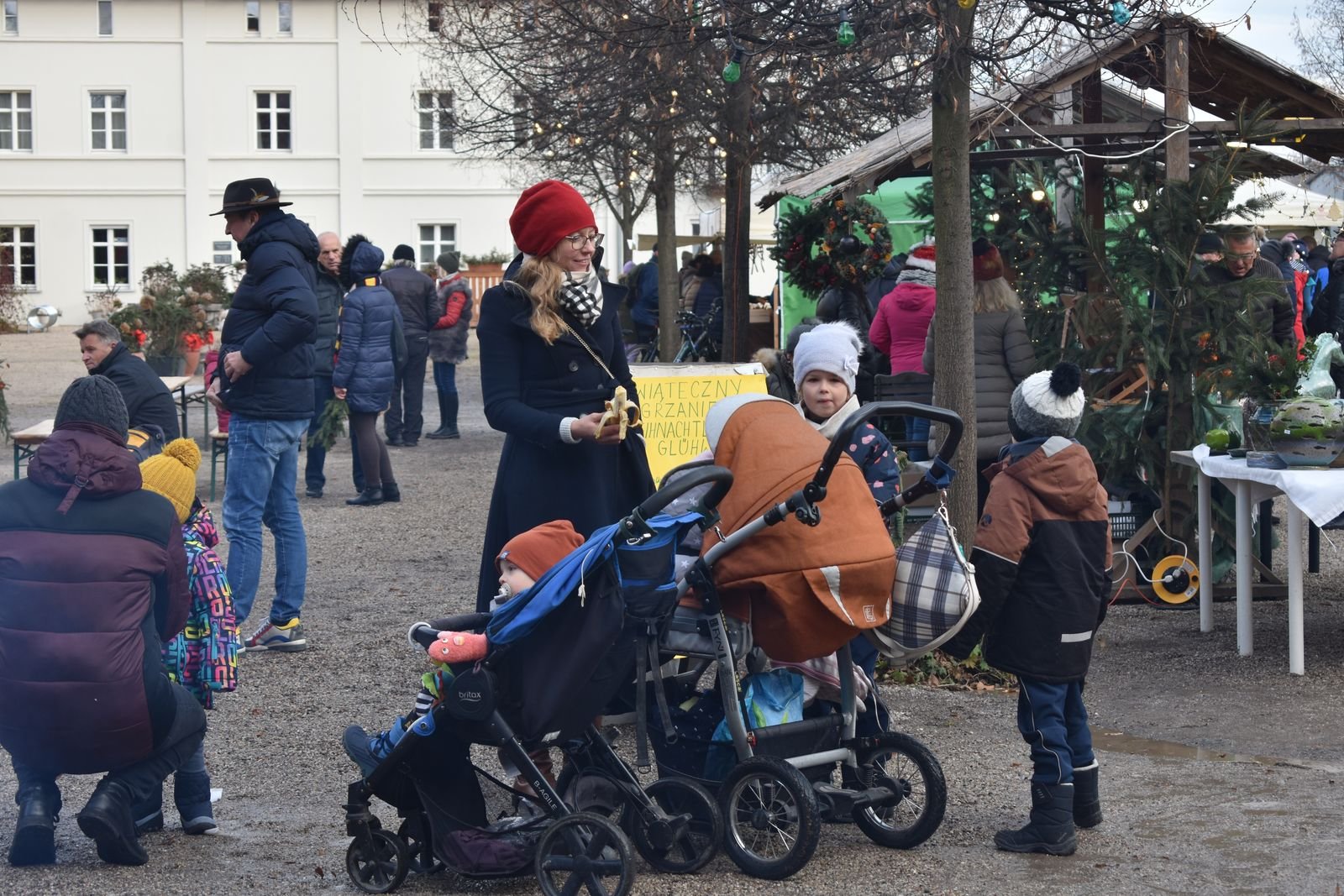 swiateczne-klimaty-na-jarmarku-w-omnicy-111130
