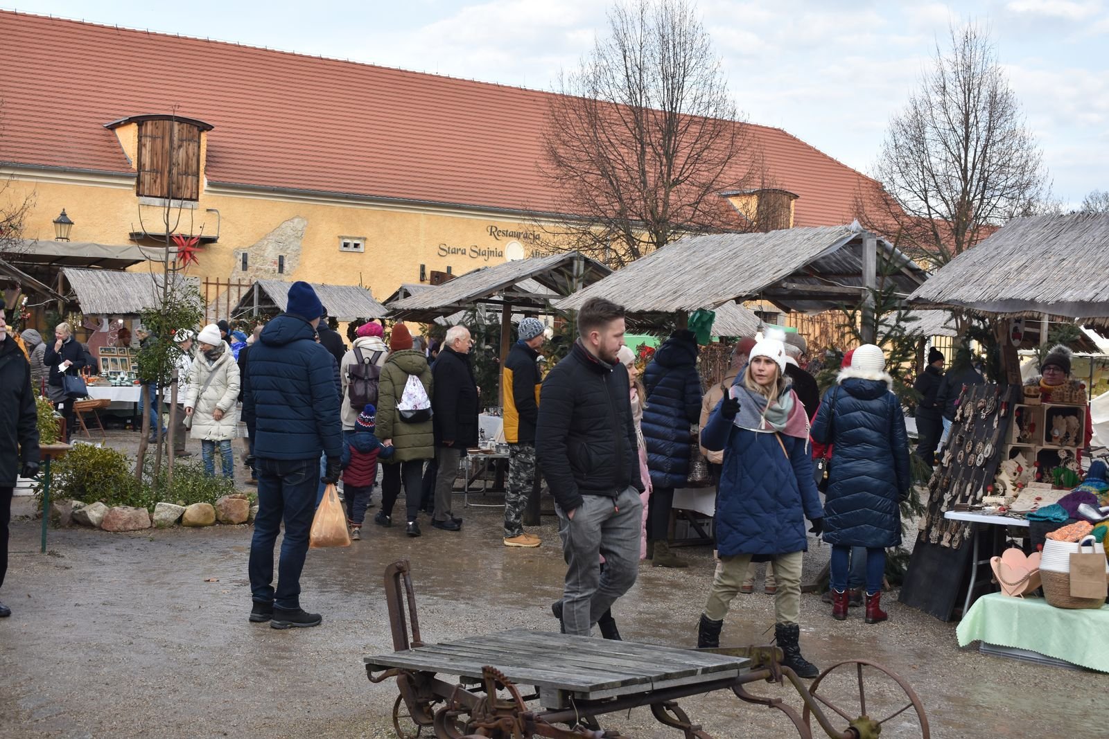 swiateczne-klimaty-na-jarmarku-w-omnicy-111130