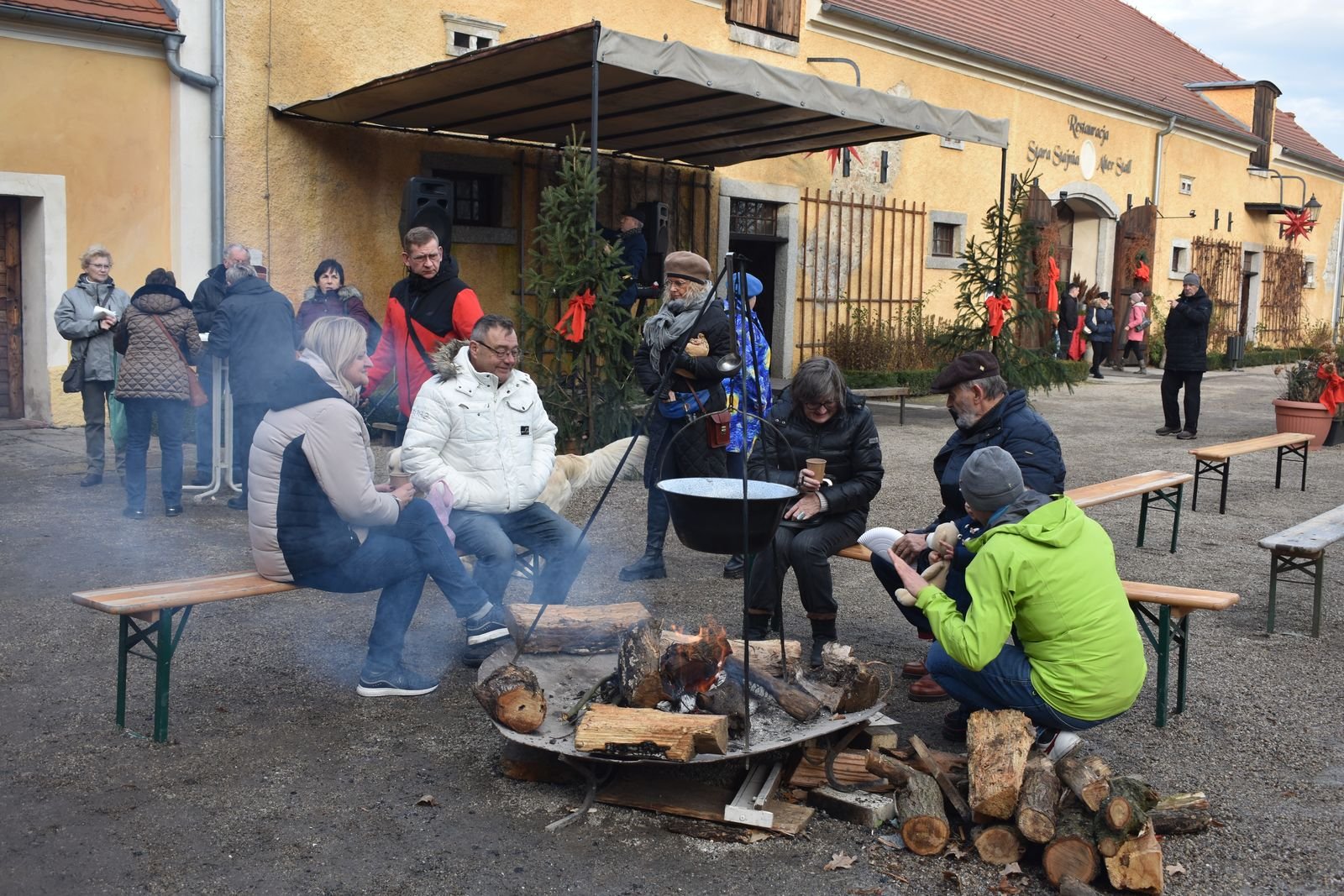 swiateczne-klimaty-na-jarmarku-w-omnicy-111130