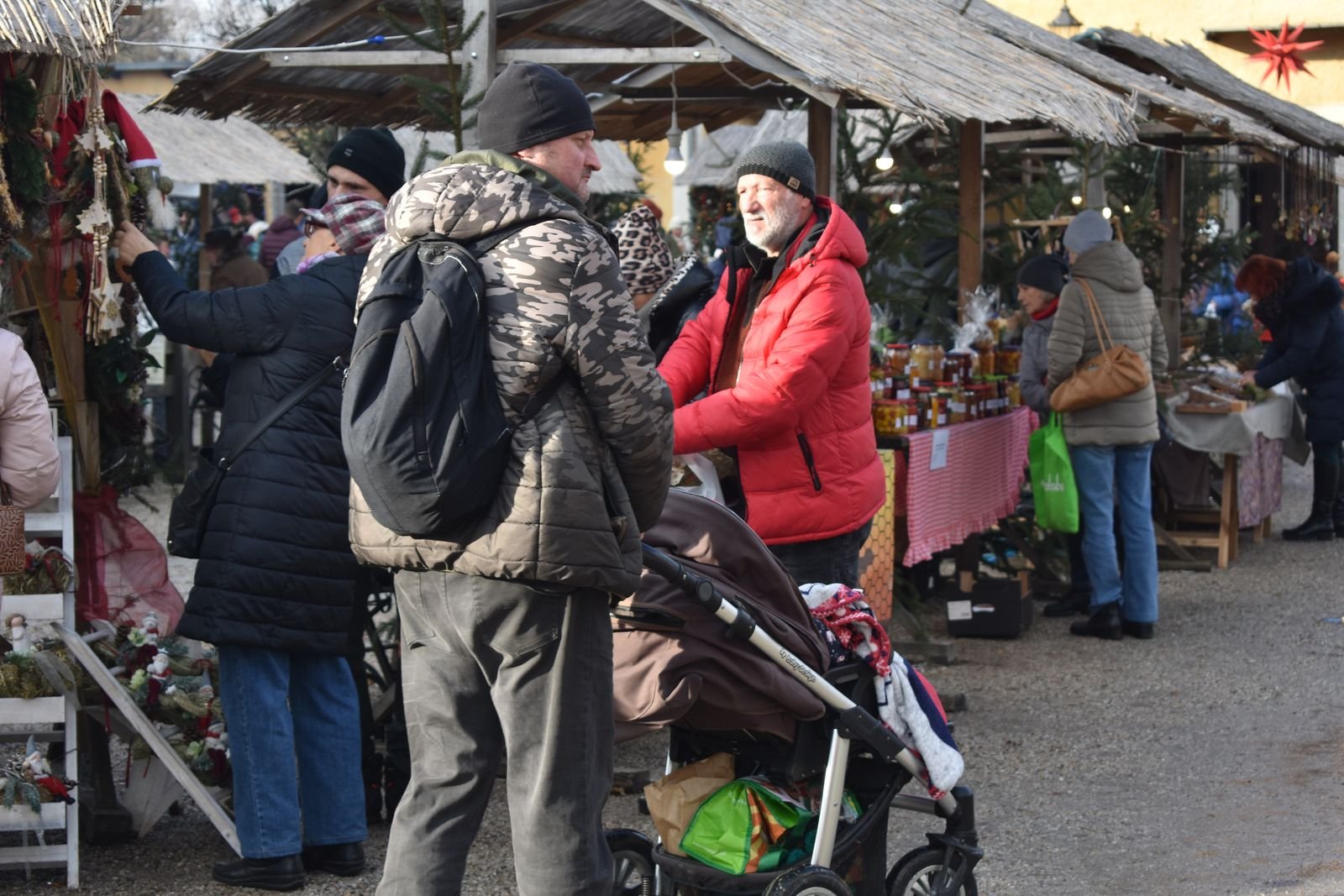 swiateczne-klimaty-na-jarmarku-w-omnicy-111130