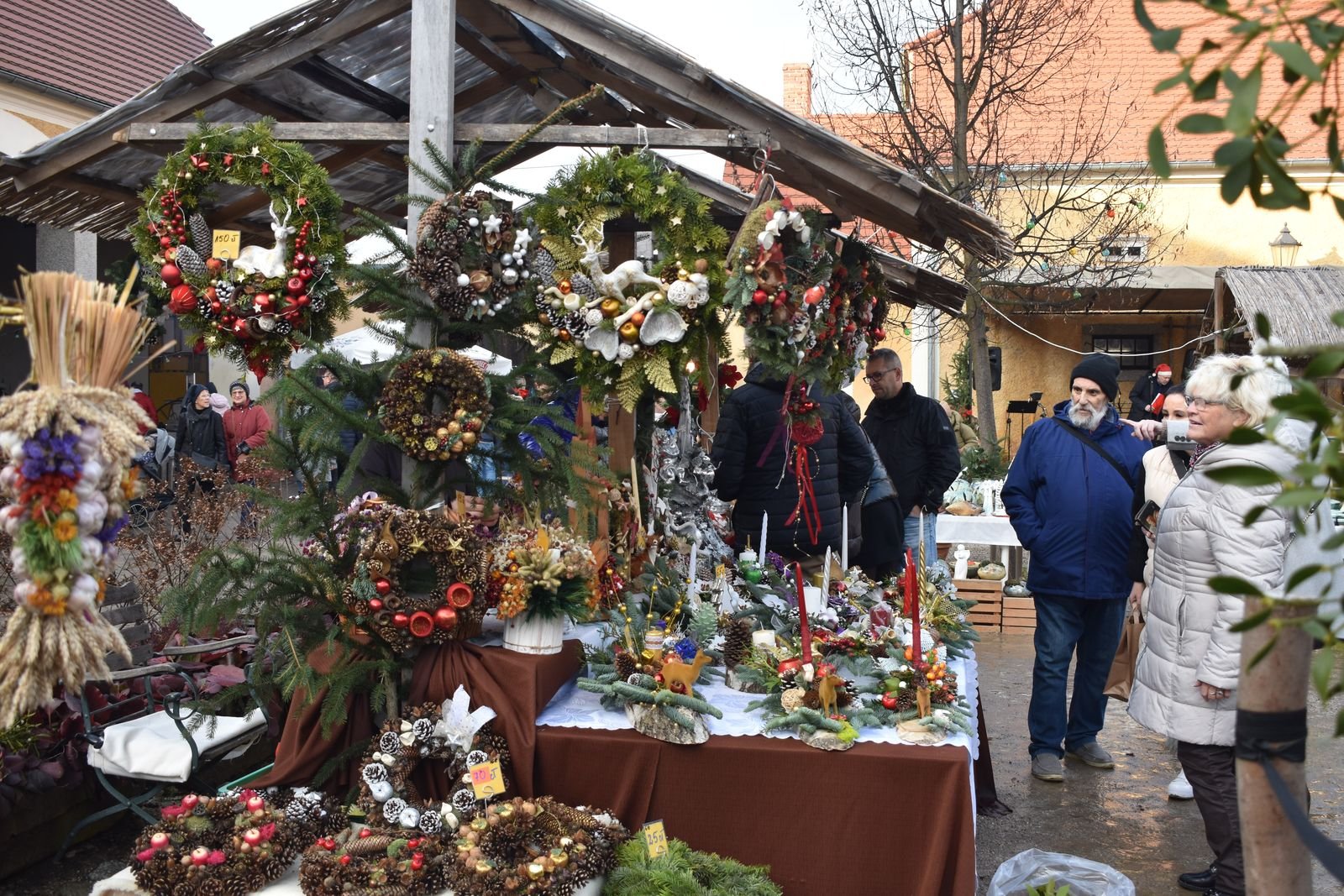 swiateczne-klimaty-na-jarmarku-w-omnicy-111130