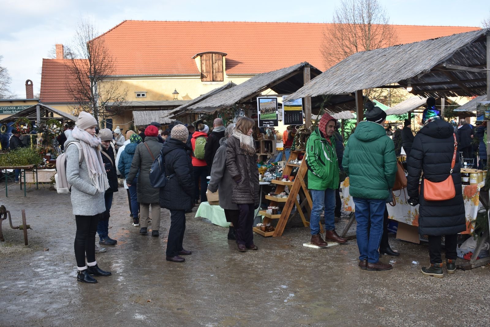 swiateczne-klimaty-na-jarmarku-w-omnicy-111130