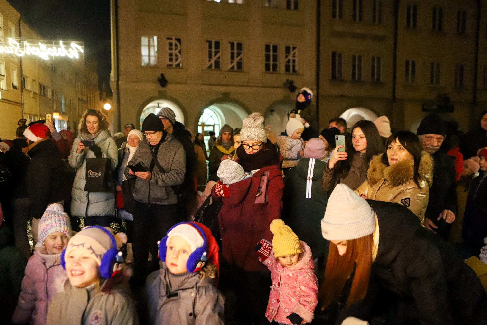 miejska-choinka-rozswietlona-111210