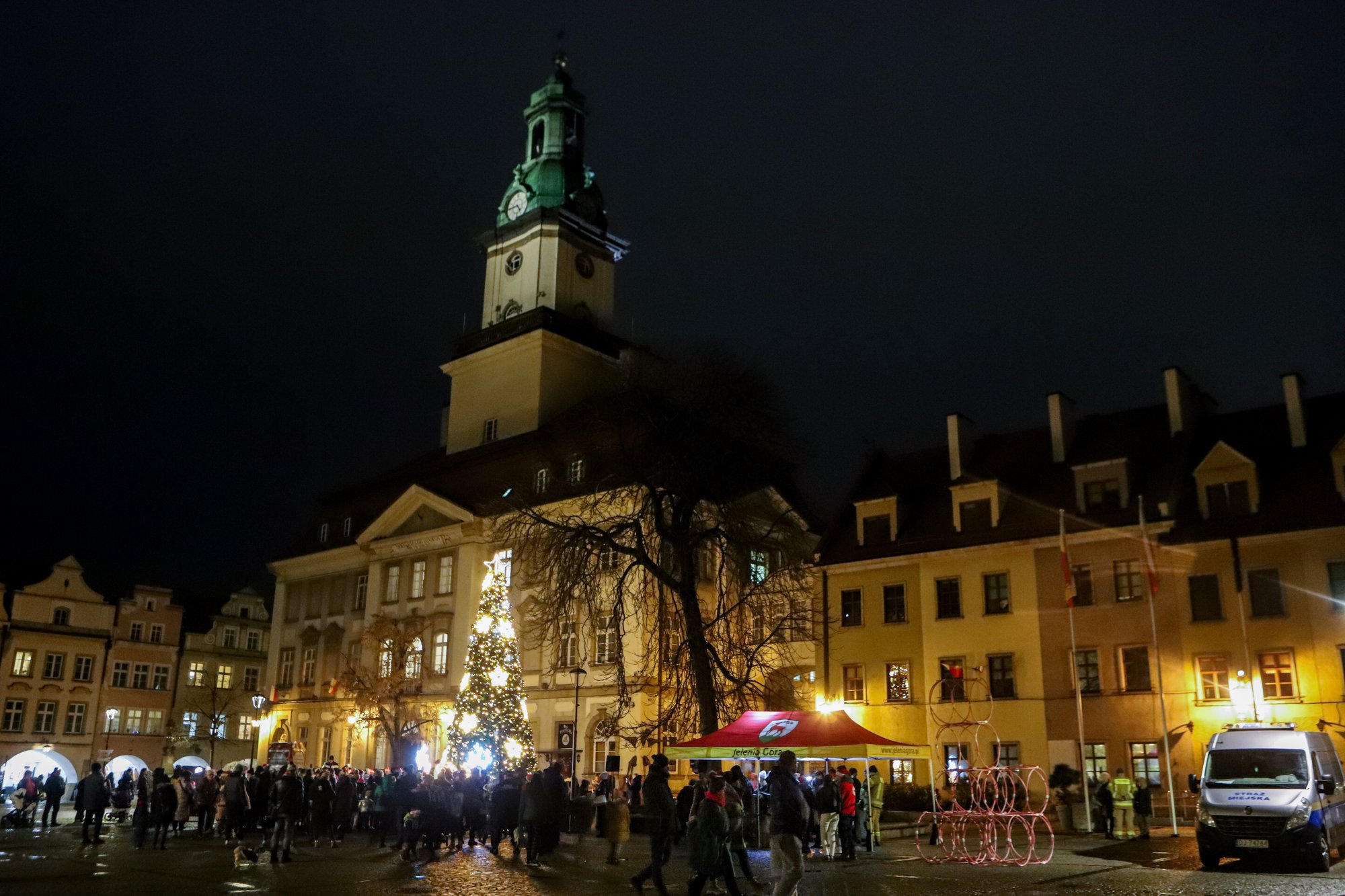 miejska-choinka-rozswietlona-111210