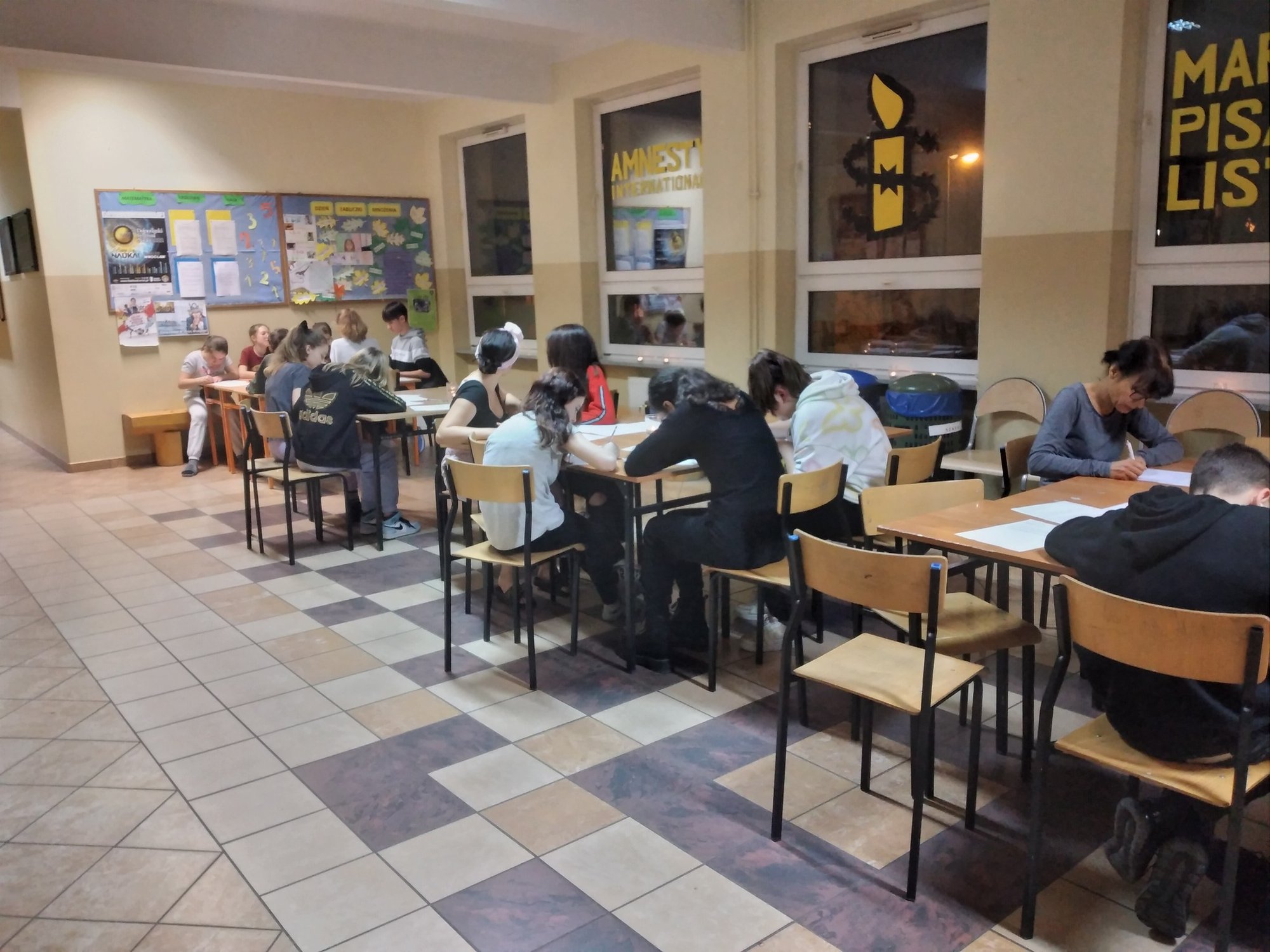 uczniowie-pisali-listy-111222