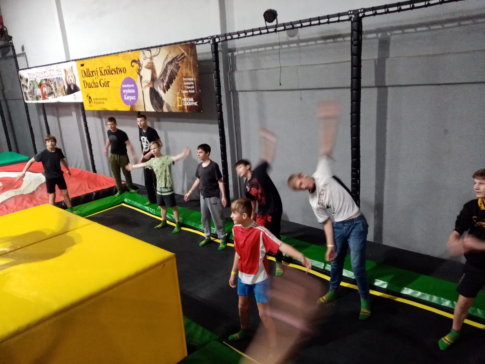 zabawa-w-parku-trampolin-111229
