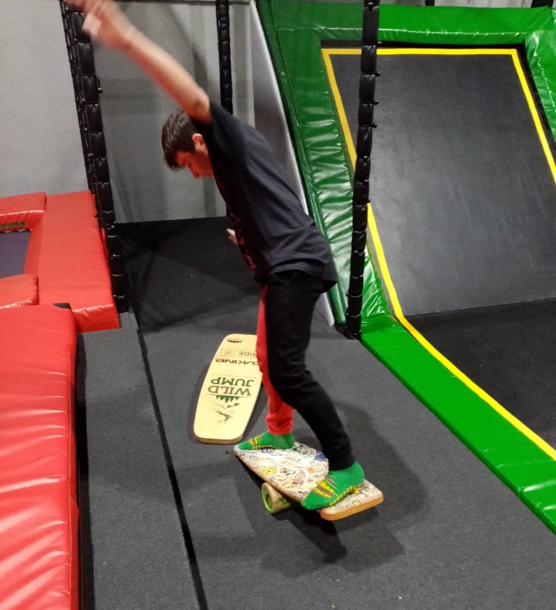 zabawa-w-parku-trampolin-111229