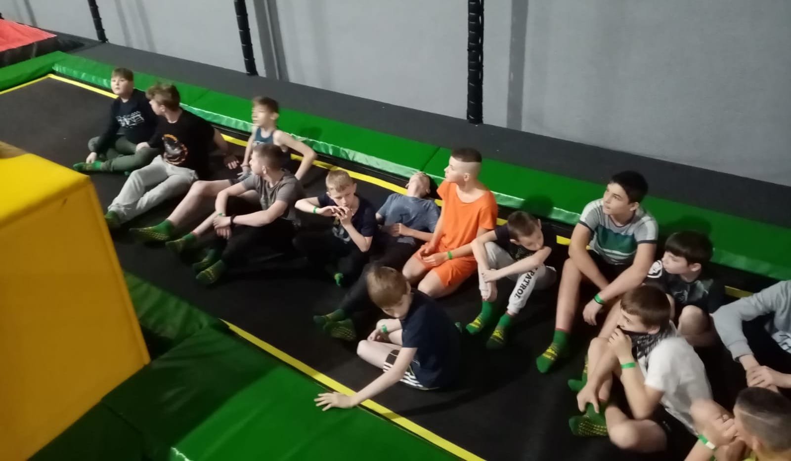 zabawa-w-parku-trampolin-111229