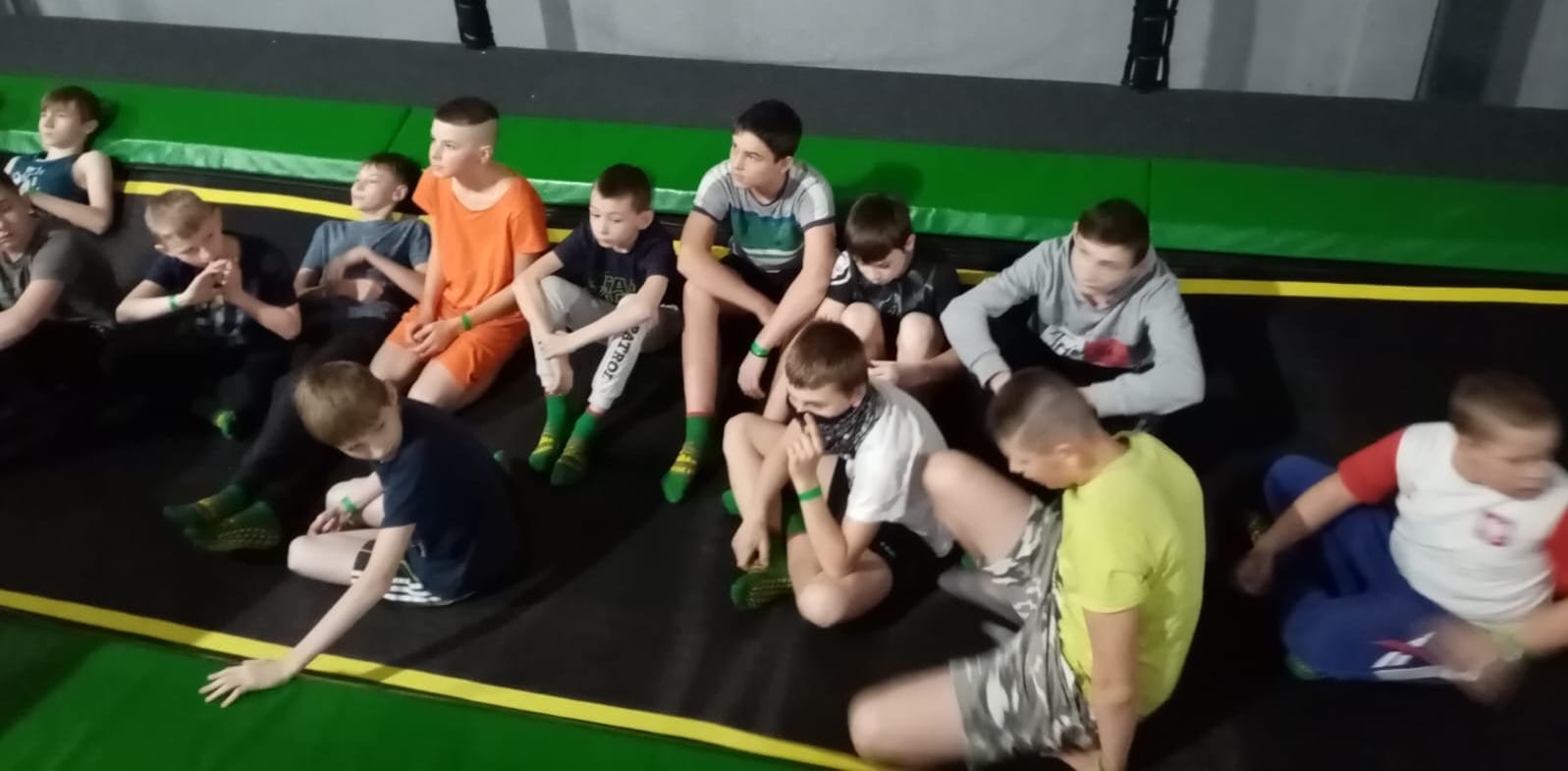 zabawa-w-parku-trampolin-111229