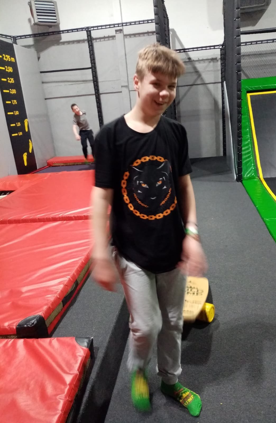 zabawa-w-parku-trampolin-111229