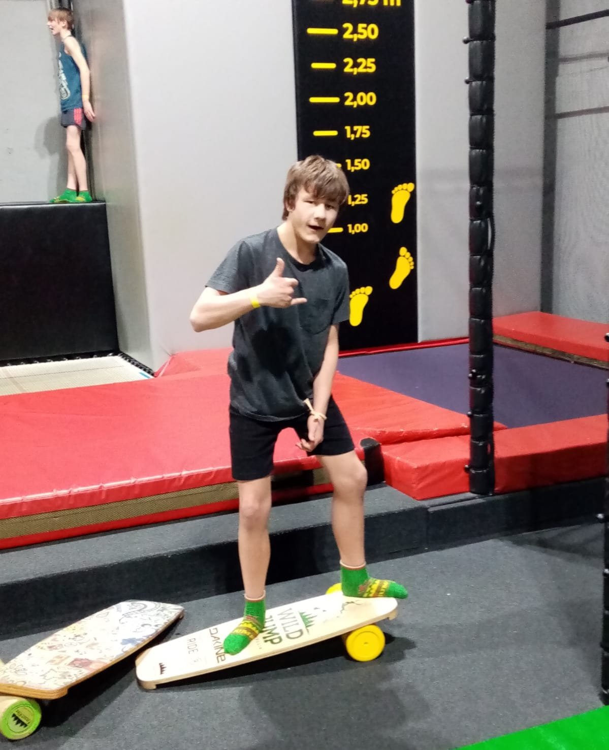 zabawa-w-parku-trampolin-111229