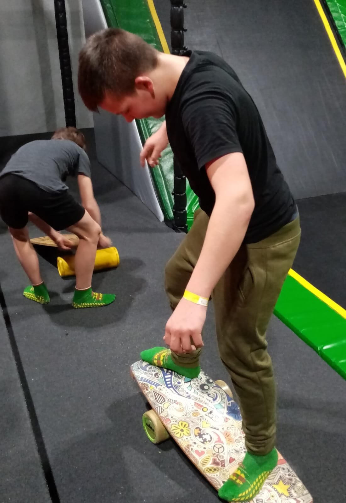 zabawa-w-parku-trampolin-111229